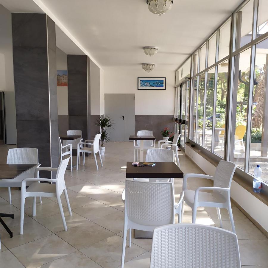 Hotel Madonna Del Pino Червія Екстер'єр фото