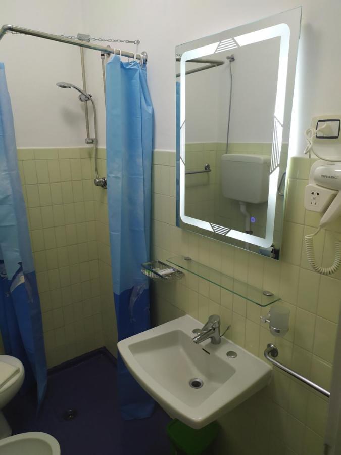 Hotel Madonna Del Pino Червія Екстер'єр фото