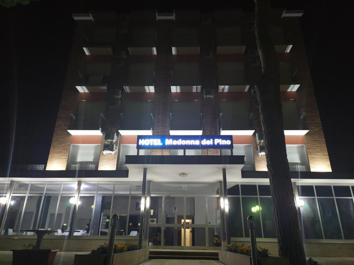 Hotel Madonna Del Pino Червія Екстер'єр фото