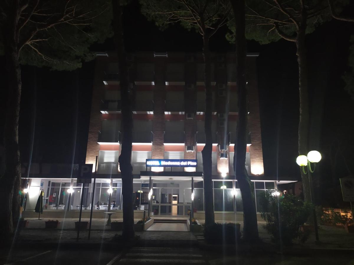 Hotel Madonna Del Pino Червія Екстер'єр фото